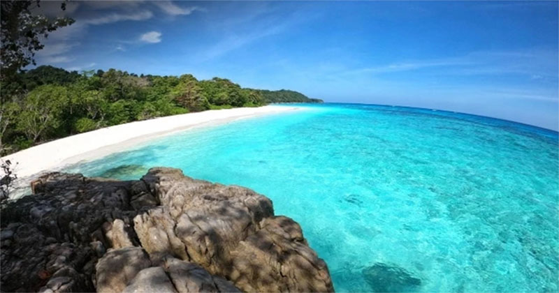 ฝันว่าไปทะเลกับเพื่อน-"Dreamed of going to the beach with friends."