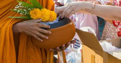 ฝันเห็นพระสงฆ์บิณฑบาต