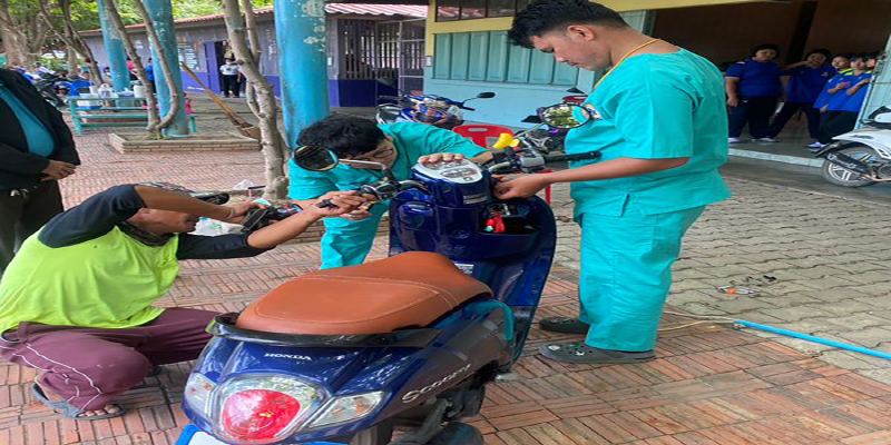 งูเข้ารถครูสาว