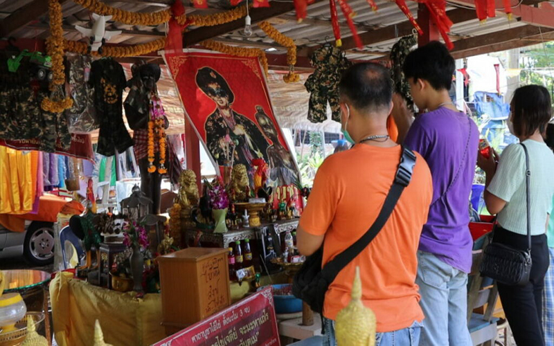 น้ำตาเทียนในอ่างน้ำมนต์-showlek.com