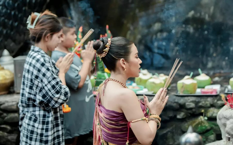 ธัญญ่า อาร์สยาม ให้เลขเด็ดปู่นาคา-showlek.com