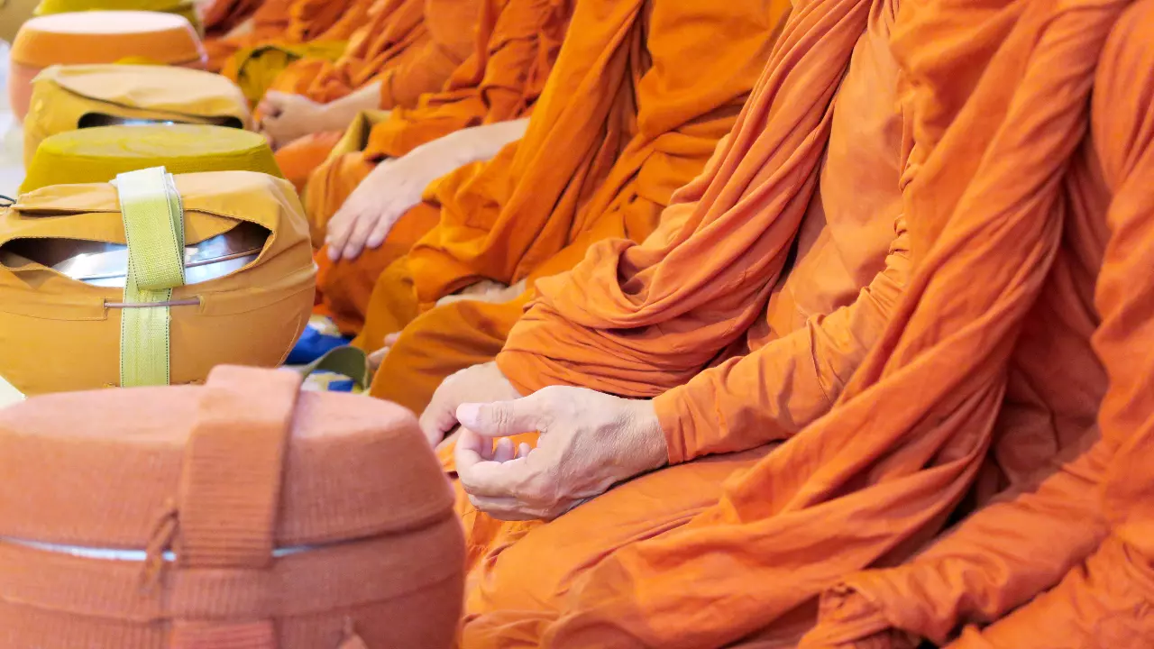 ฝันเห็นหลวงพ่อคูณ เลขเด็ด - "Dreaming of seeing Luang Phor Koon, lucky numbers"