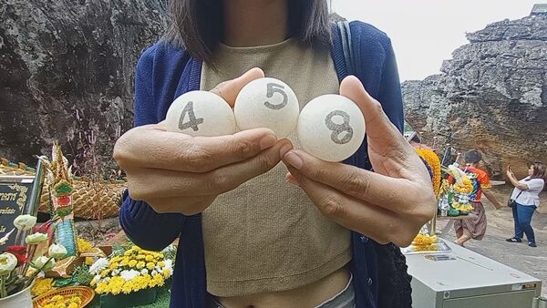 องค์ปู่มุจลินท์นาคราช และเจ้าแม่ตะเคียนทองทิพย์ ให้เลข-''Grandfather Mucalinnakarat and Goddess Takhian Thongthip gives numbers''