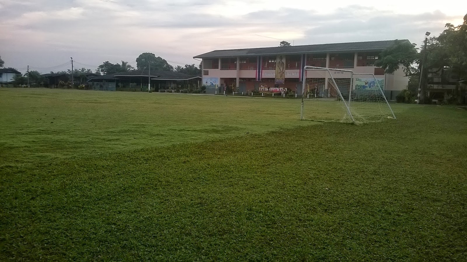 ฝันเห็นโรงเรียน-showlek