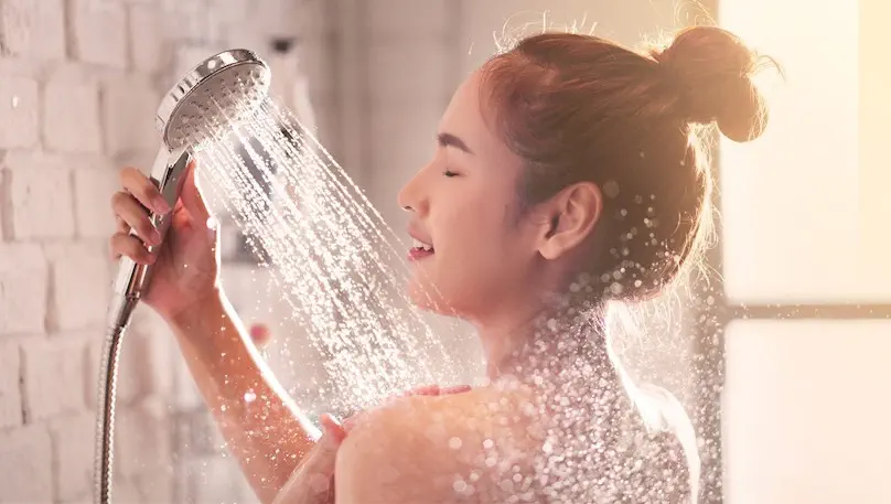ฝันว่าอาบน้ํา-"Dreamed of taking a shower"