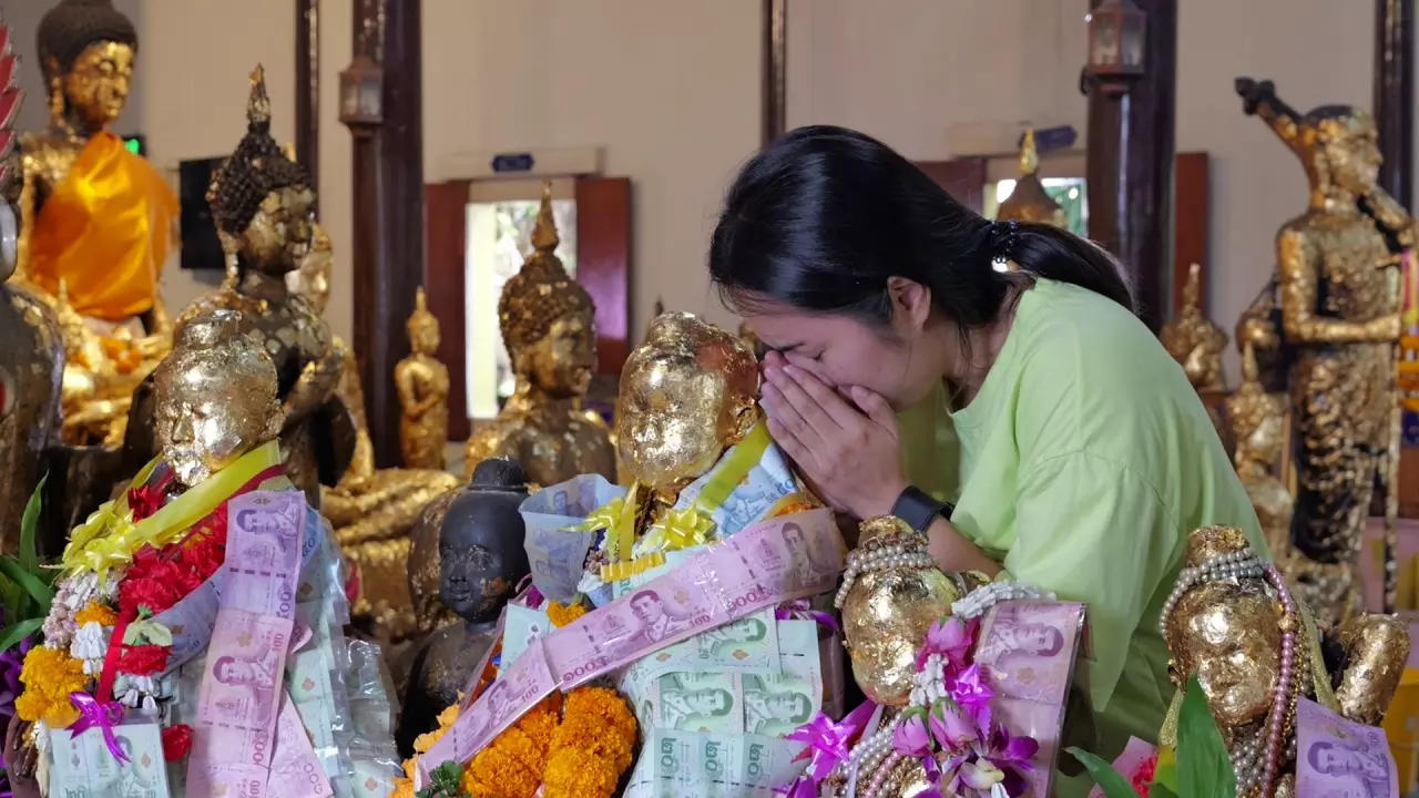 กุมารทองของแท้-"Golden Boy calls for wealth"