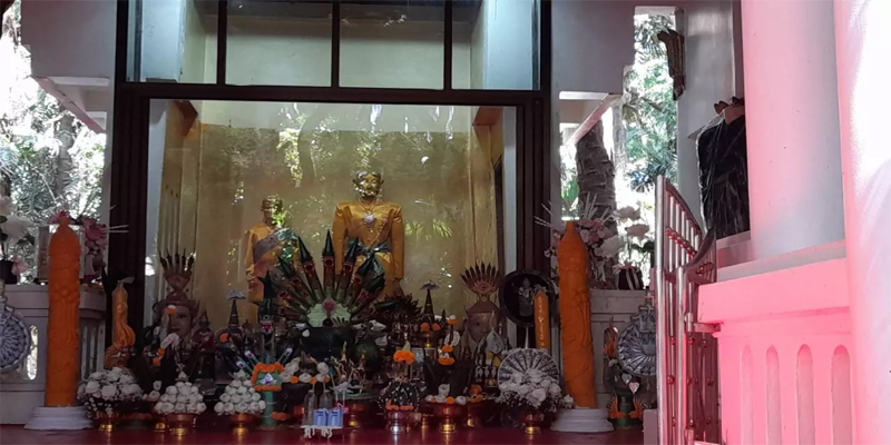 ส่องขันน้ำมนต์พ่อจ้ำ-"Looking at Father Cham's holy water bowl"