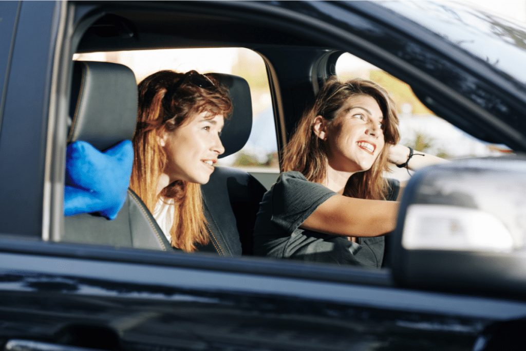 ฝันว่านั่งรถไปกับคนไม่รู้จัก-"Dreaming about riding in a car, lucky numbers"