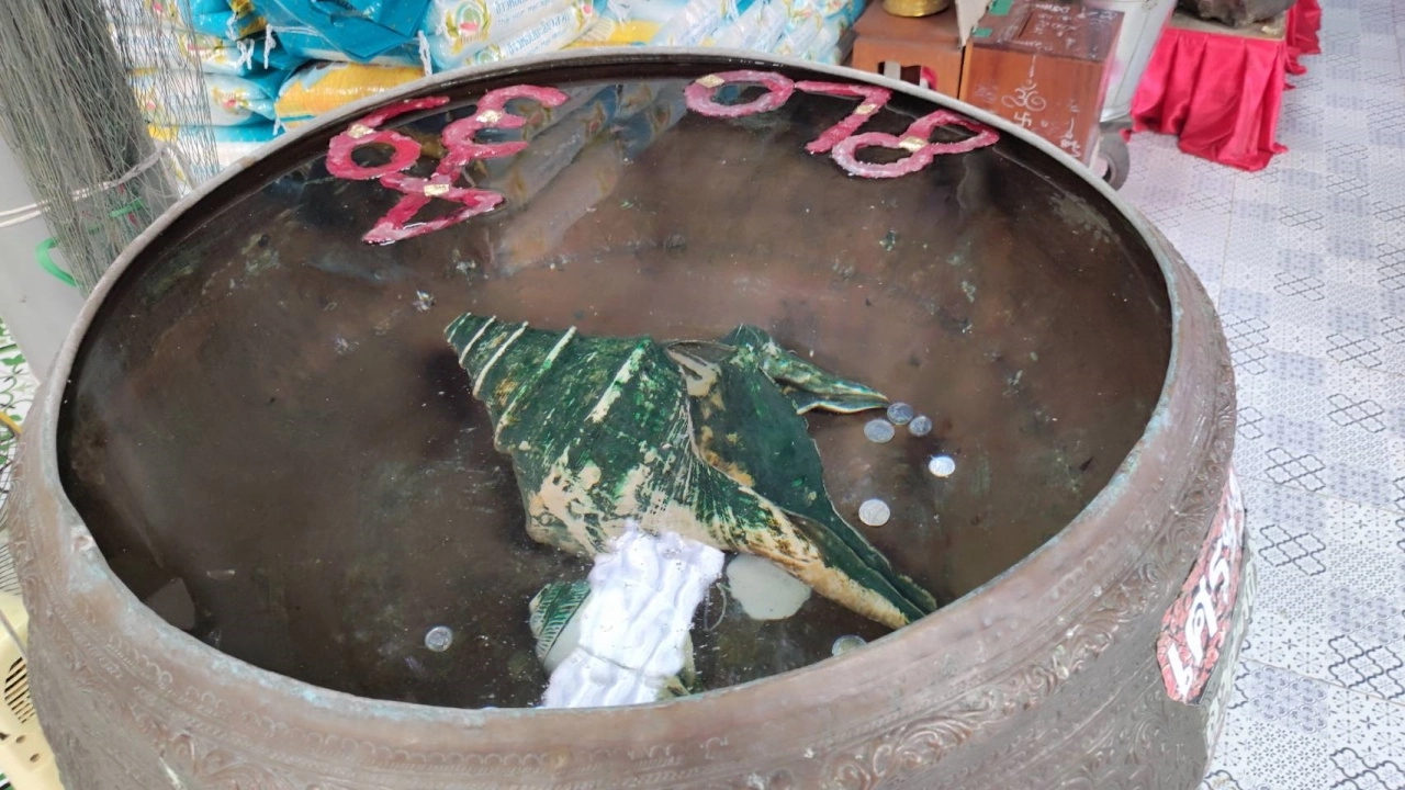 อ่างน้ำมนต์-"Holy water basin"