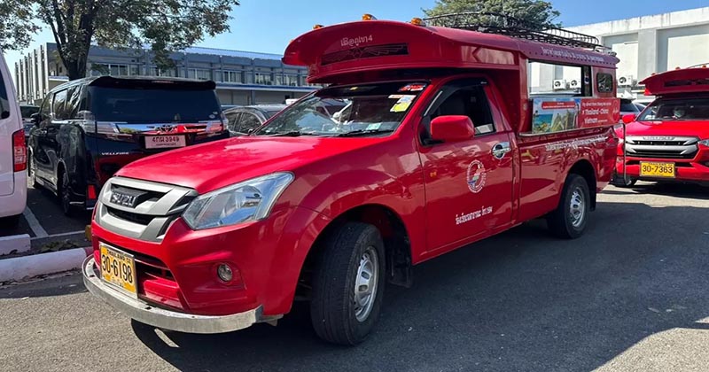 นายกนั่งรถแดงเชียงใหม่ - " the-prime-minister-sat-in-a-red-car-in-chiang-mai "