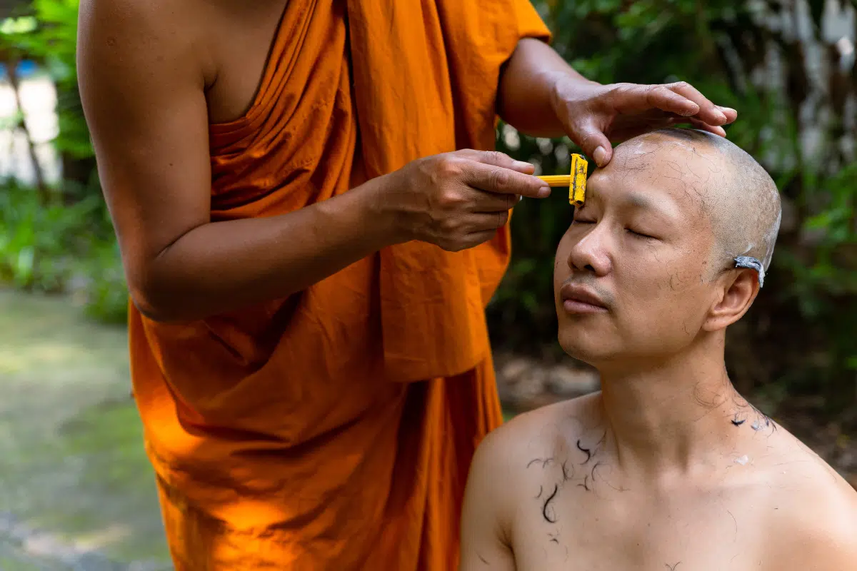ฝันว่าเตรียมตัวบวช - "Dreamed of preparing to be ordained"