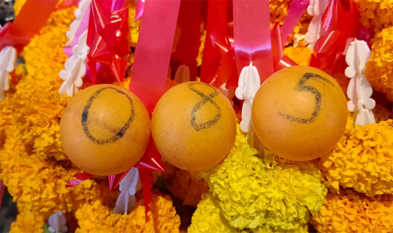 กุมารไอ้ไข่ขอเลขเด็ด-"Lucky numbers from Kumar Ai Khai"