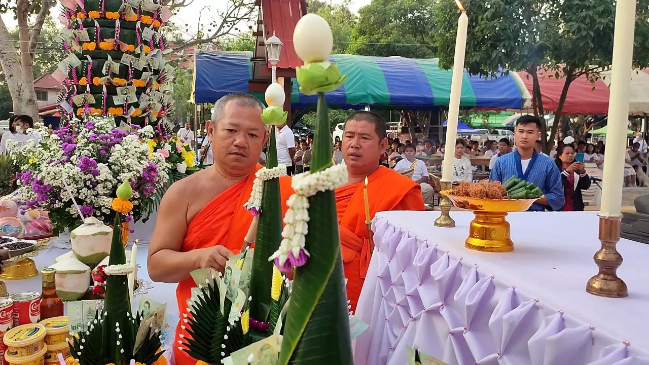 พิธีบวงสรวง หลวงพ่อเพชรศักดิ์สิทธิ์-"Worship ceremony of Luang Phor Phet Saksit"