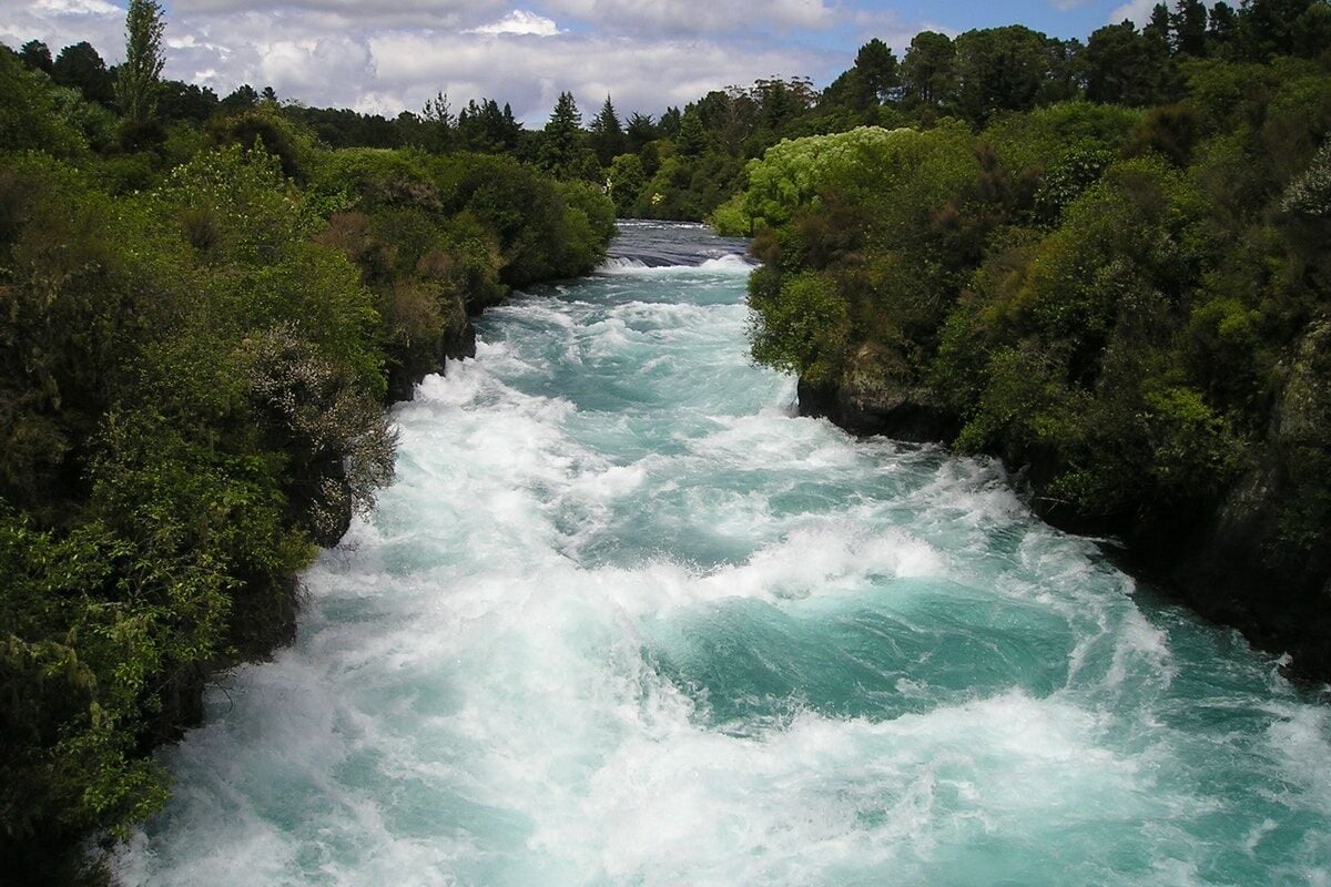 ฝันว่ายน้ำในแม่น้ำกว้างใหญ่-"Dream of swimming in a wide river"
