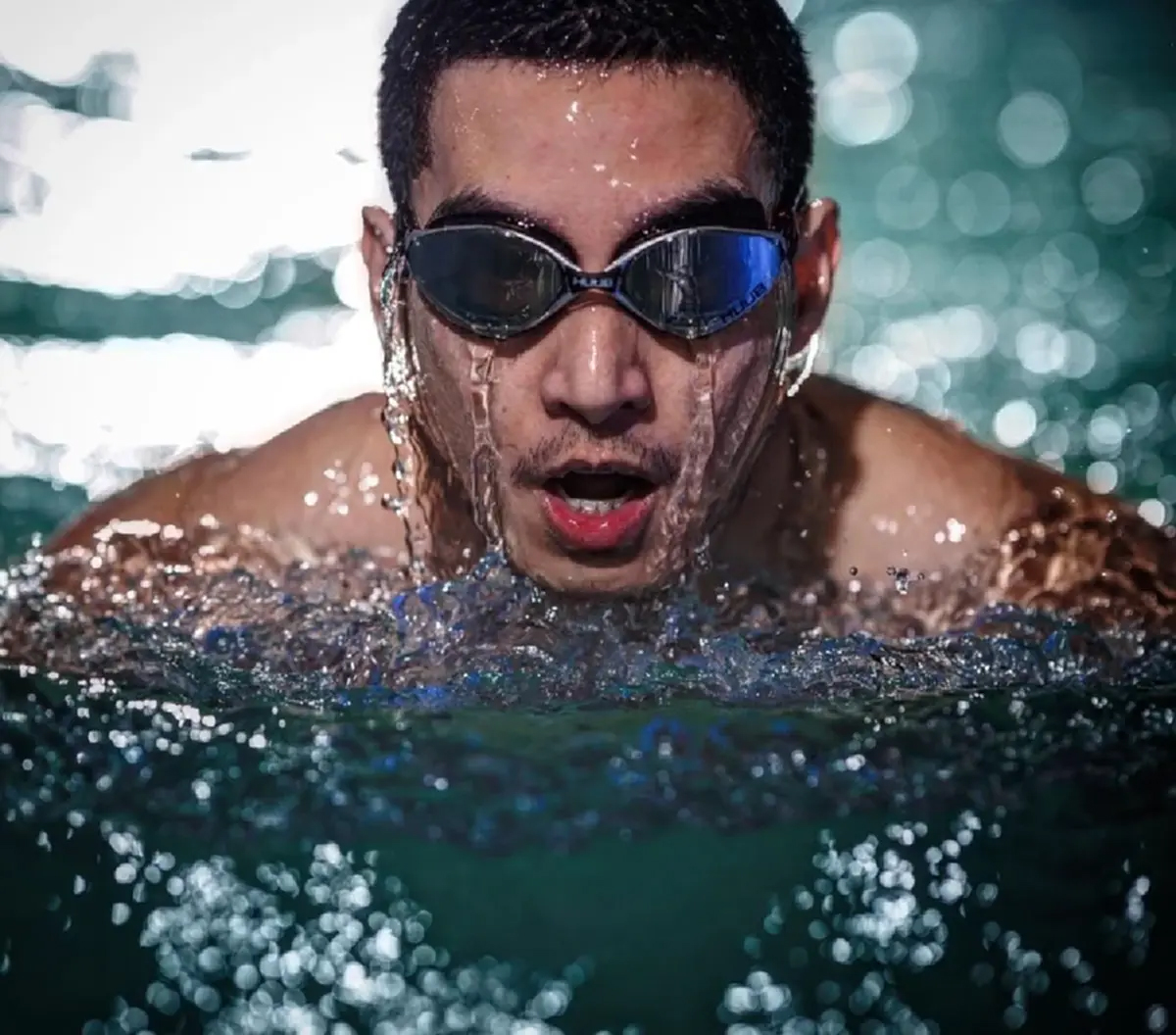 ฝันว่า ว่า ย น้ํา ใน แม่น้ํา กับเพื่อน-"Dreamed of swimming in the river with friends."