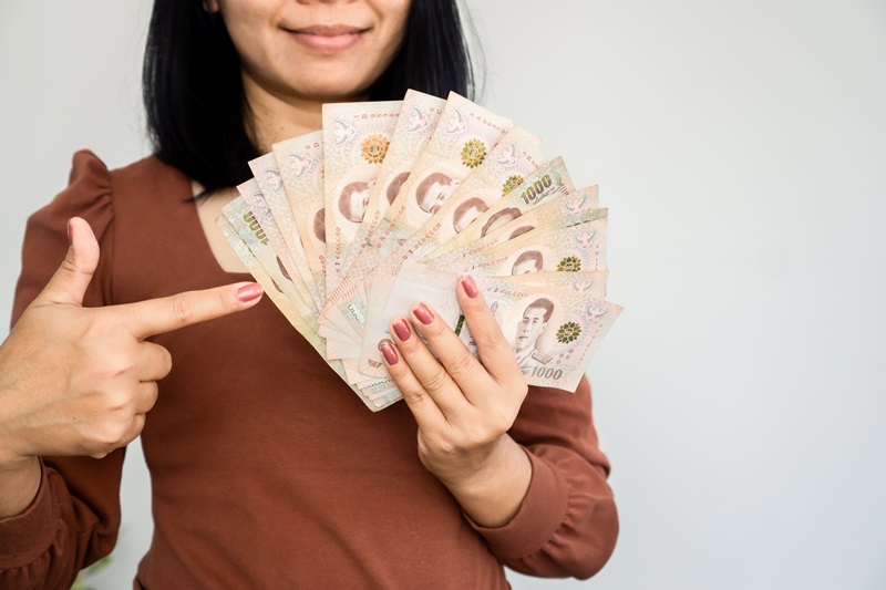 ฝันว่ามีคนให้เงิน เลขเด็ด-"Dreaming that someone gave you money, lucky numbers"