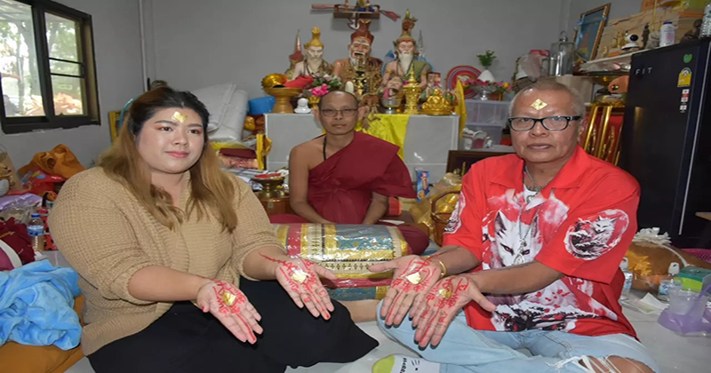 ตลกชื่อดัง พาคู่ชีวิตทำบุญแก้บน - "Famous comedian takes his partner to make merit to make merit"