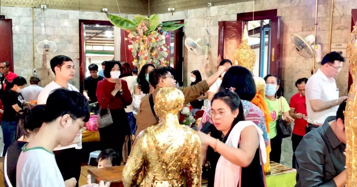 วิธี ขอหวย วัดหลวง พ่อปากแดง - "How to request lottery numbers at Wat Luang Pho Pak Daeng"