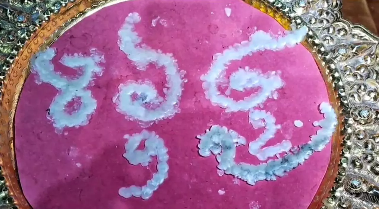 หวยหลวงพ่อปากแดง-"Luang Phor Pak Daeng lottery"