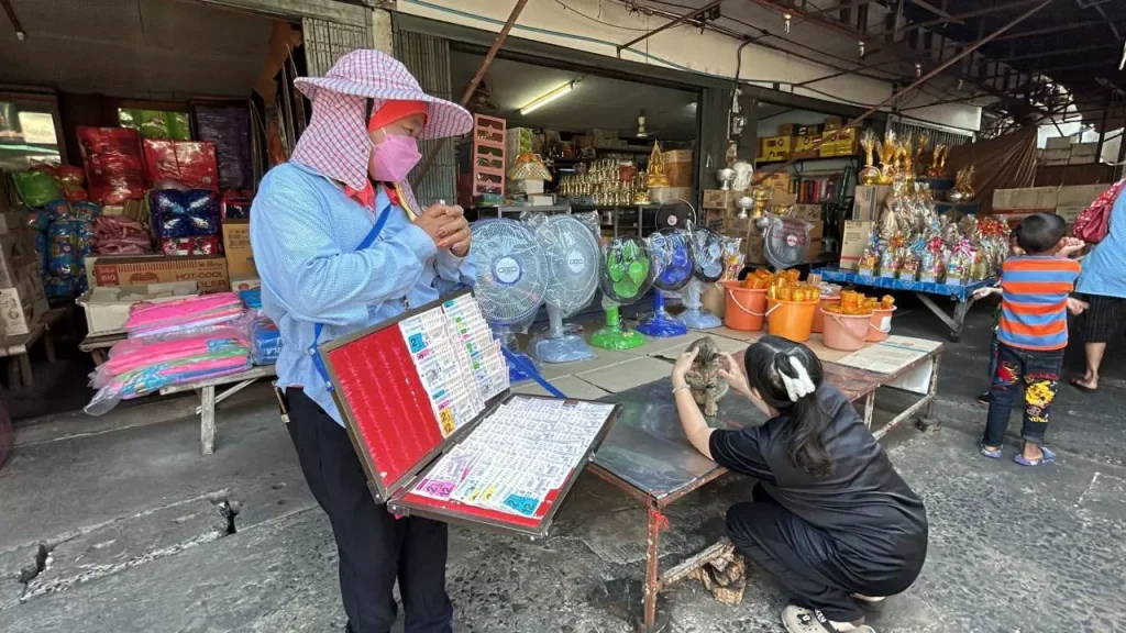 หวยแม๊ว แม๊ว แม๊ว - "Meow Meow Meow Lottery"