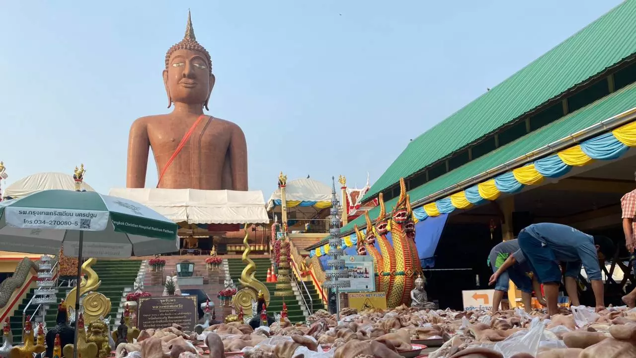 พิธี นางมาลัย หลวงพ่อสมหวัง-"Nang Malai Ceremony"