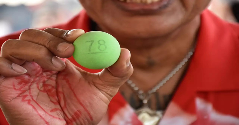 ล้วงไหปิงปอง - "Pick up a ping pong jar"