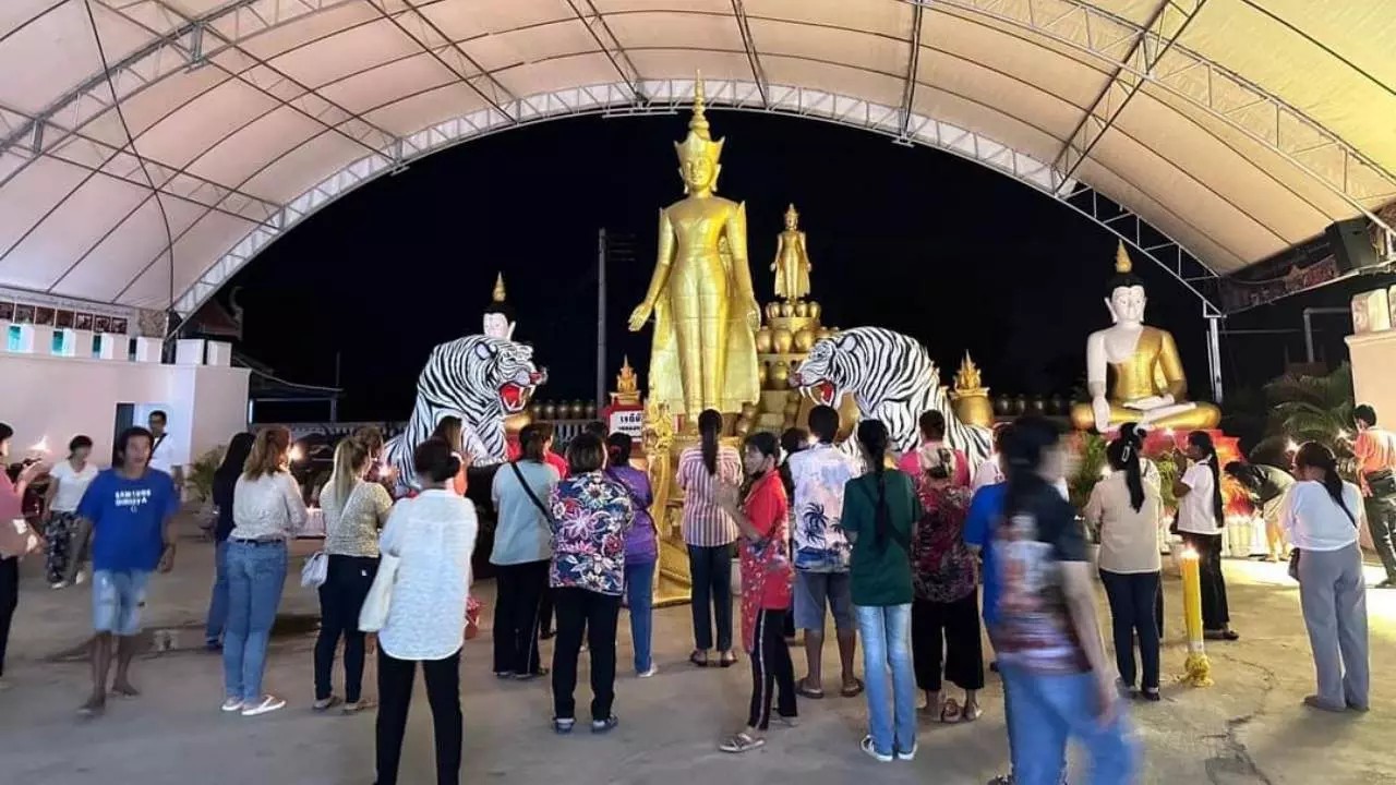 ขอพรหลวงพ่อหนุนดวง-"Reverend Father Nun Duang, Bang Chak Temple"