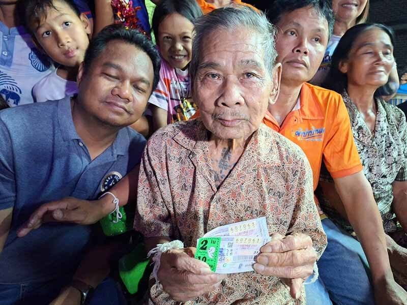 ตาวัย 84 ฝันสุดแม่น-"Win 12 million in the lottery"