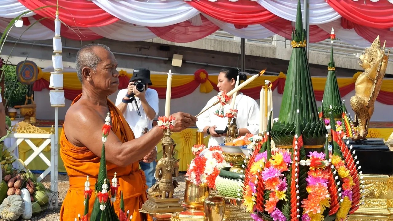 เลขครุฑกางปีก -"Garuda spreads its wings"