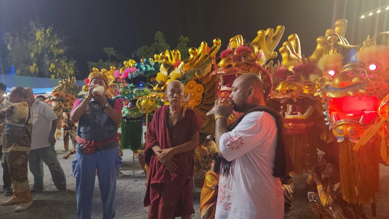 งานปิดทองวัดดัง-"Famous temple gold-closing event "