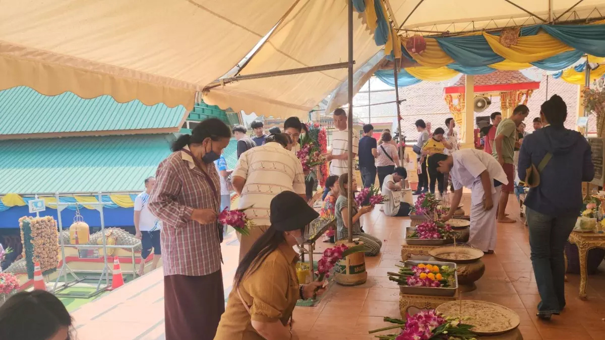 หลวงพ่อสมหวัง-"Father Somwang"