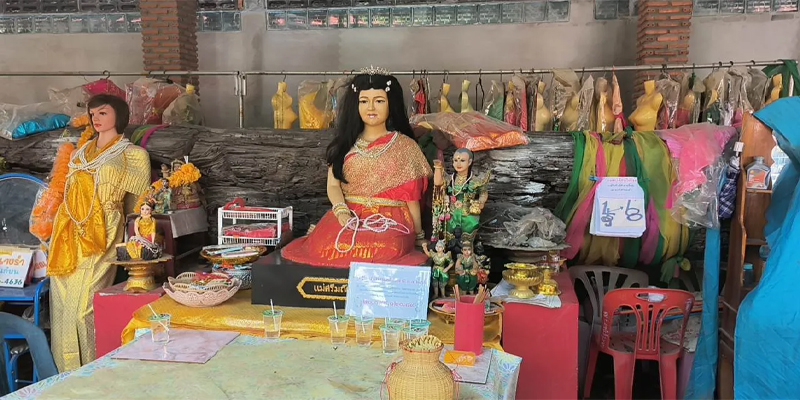 ขอโชค แม่ศรีมณีทอง-"I wish for luck, Mae Sri Manee Thong"