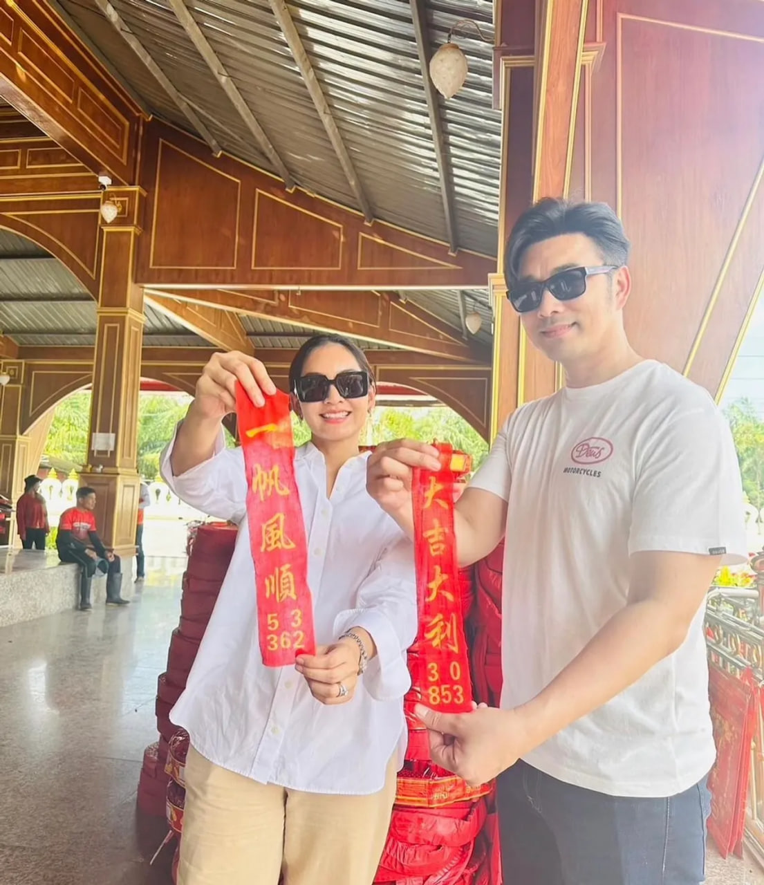 ส่องเลขเด็ด! นักร้องดัง-"Check out the lucky numbers! famous singer"