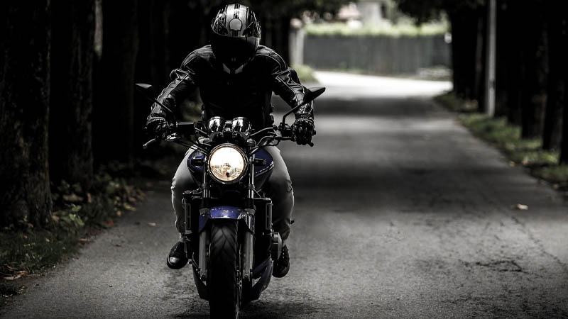 ฝันว่าขี่จักรยานยนต์ - " Dreaming of riding a motorcycle"