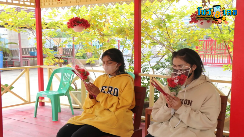 ขอเลขเด็ด ท้าวเวสสุวรรณวัดสนามชัย-"Ask for lucky numbers from Thao Wessuwan, Wat Sanam Chai."