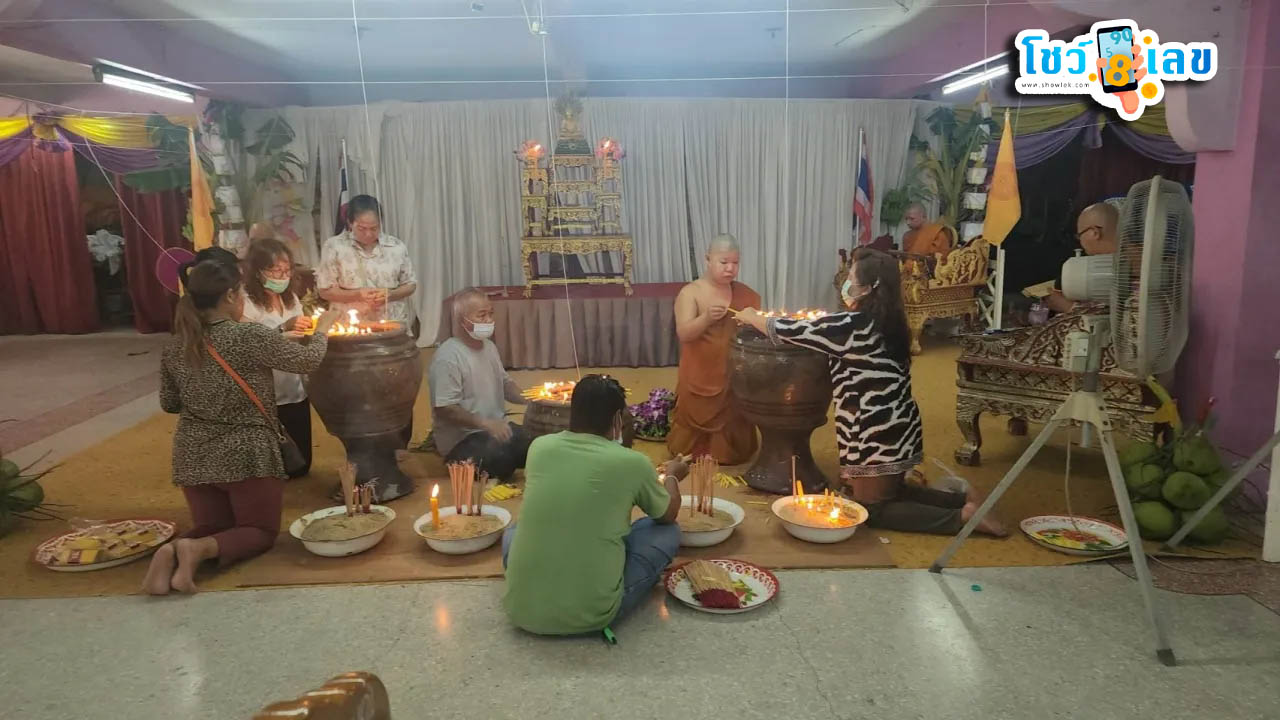 พิธีตักบาตรเทโว วัดดัง-"Thevo alms giving ceremony"