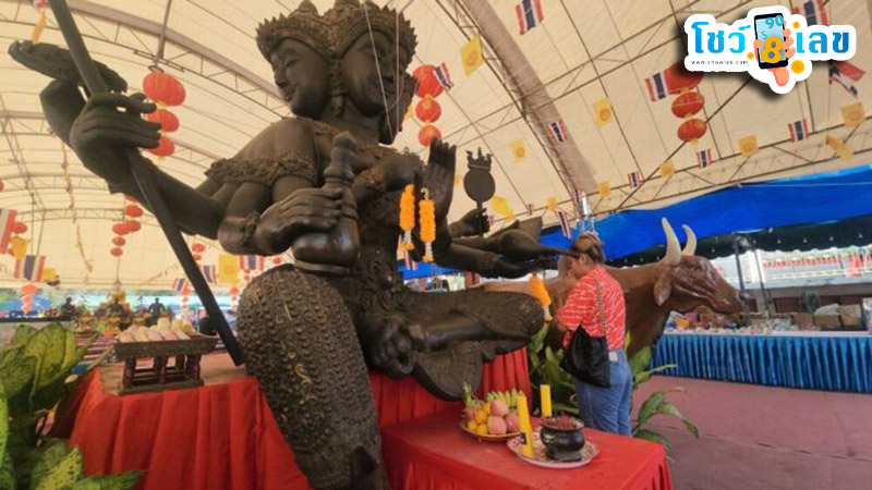 รูปภาพกราบขอพรองค์พระพรหมศักดิ์สิทธิ์ จ.นครปฐมของ heng99