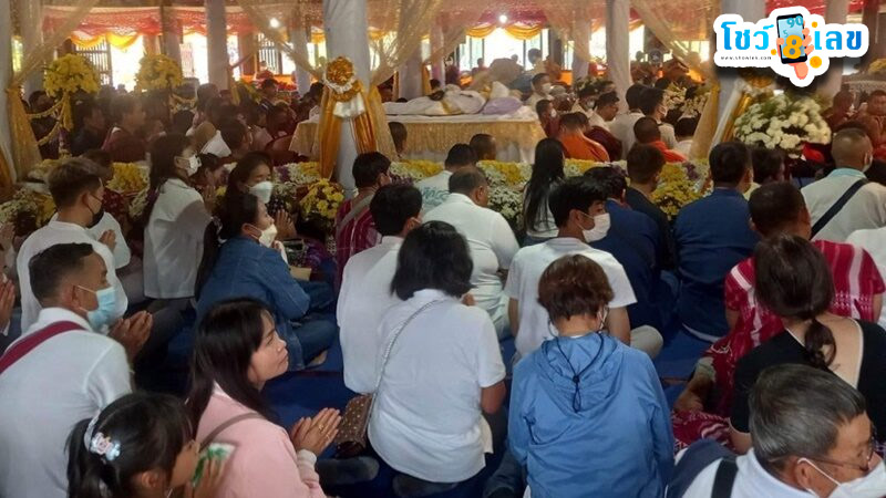 รูปภาพลูกศิษย์ร่วมพิธีเปลี่ยนผ้าครองสรีระของ heng99