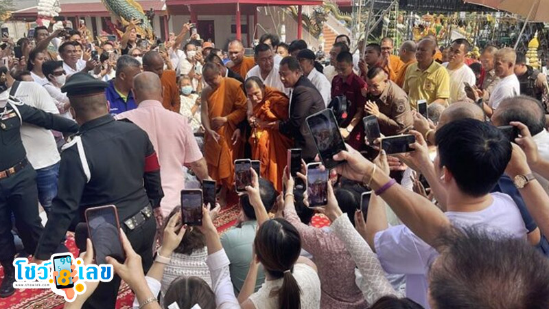 รูปภาพหลวงปู่ศิลาร่วมพิธีปลุกเสกวัตถุมงคล ของ lekdedonline