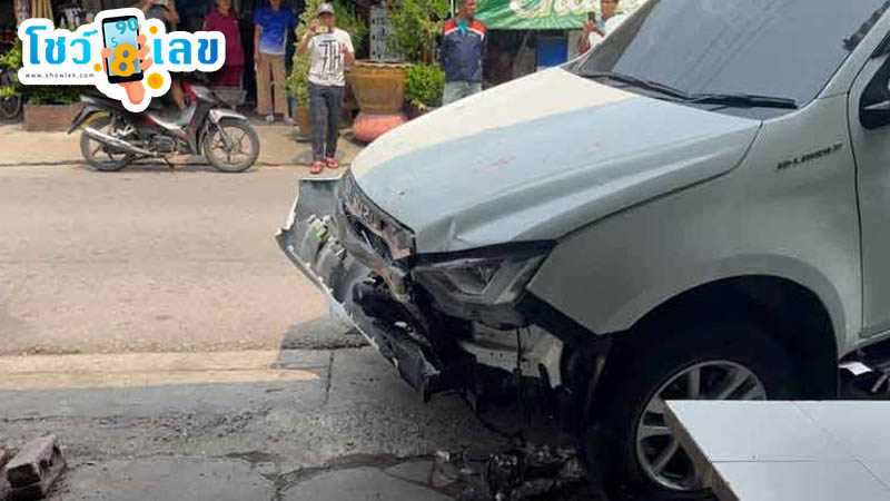 รูปภาพรถกระบะชนร้านอาหารพังยับของ lekdedonline
